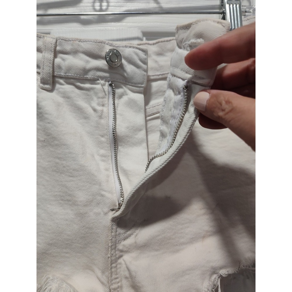 Zara White Distressed Denim Shorts Short/Cut Offs‎ Raw Hem Sz 6 USA - Picture 4 of 7